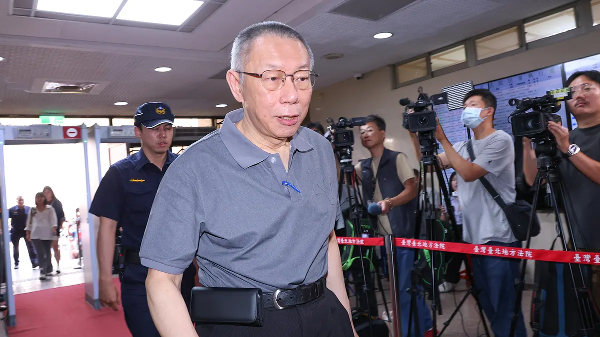 文化大學教授鈕則勳分析,民眾黨會強調「政治迫害、司法不公」,甚至引發中間選民同情,形塑「受害者症候群」效應,國民黨則可能暗自鬆口氣,因柯文哲若以「台灣曼德拉」姿態重返政治舞台,反而可能影響藍白合作選區的協調。(顏麟宇攝) 文化大學教授鈕則勳分析,民眾黨會強調「政治迫害、司法不公」,甚至引發中間選民同情,形塑「受害者症候群」效應,國民黨則可能暗自鬆口氣,因柯文哲若以「台灣曼德拉」姿態重返政治舞台,反而可能影響藍白合作選區的協調。(顏麟宇攝)