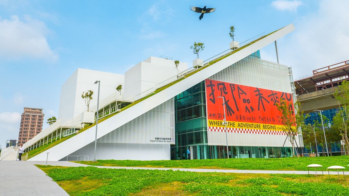 圖說:桃園市兒童美術館採用大膽創新的「藝術山丘」造型,打造富有特色的建築。圖/桃園市政府提供 圖說:桃園市兒童美術館採用大膽創新的「藝術山丘」造型,打造富有特色的建築。圖/桃園市政府提供