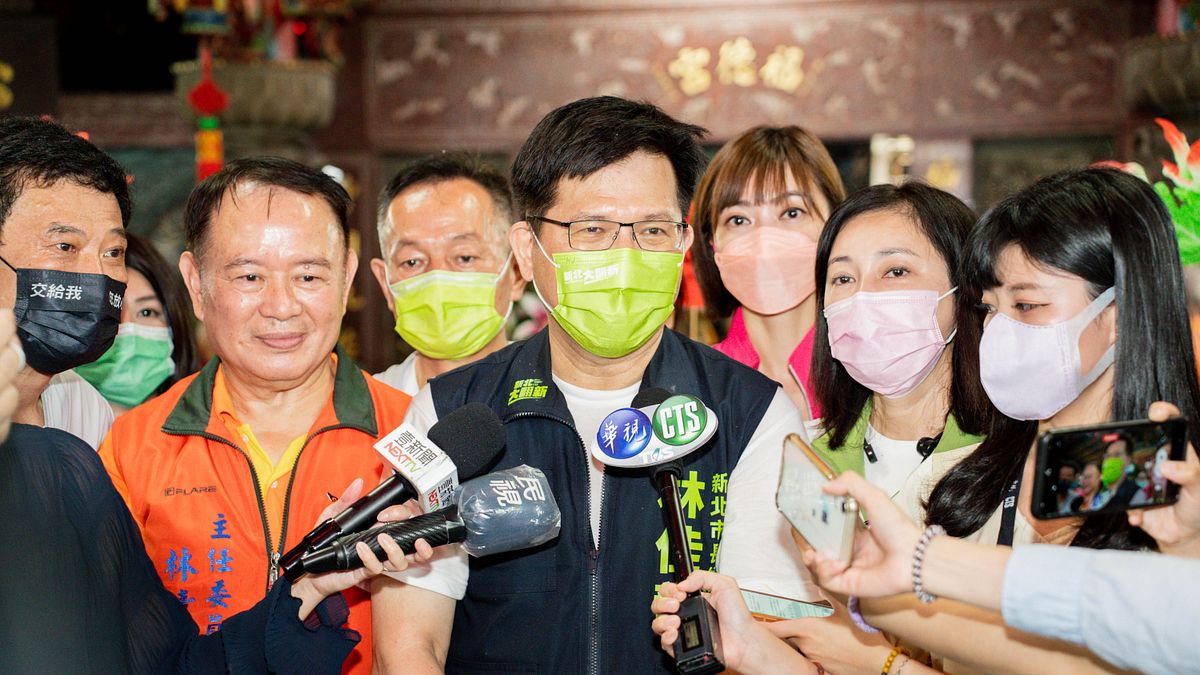 民進黨新北市長林佳龍7日赴三重果菜市場拜票。(林佳龍競選辦公室提供) 民進黨新北市長林佳龍7日赴三重果菜市場拜票。(林佳龍競選辦公室提供)