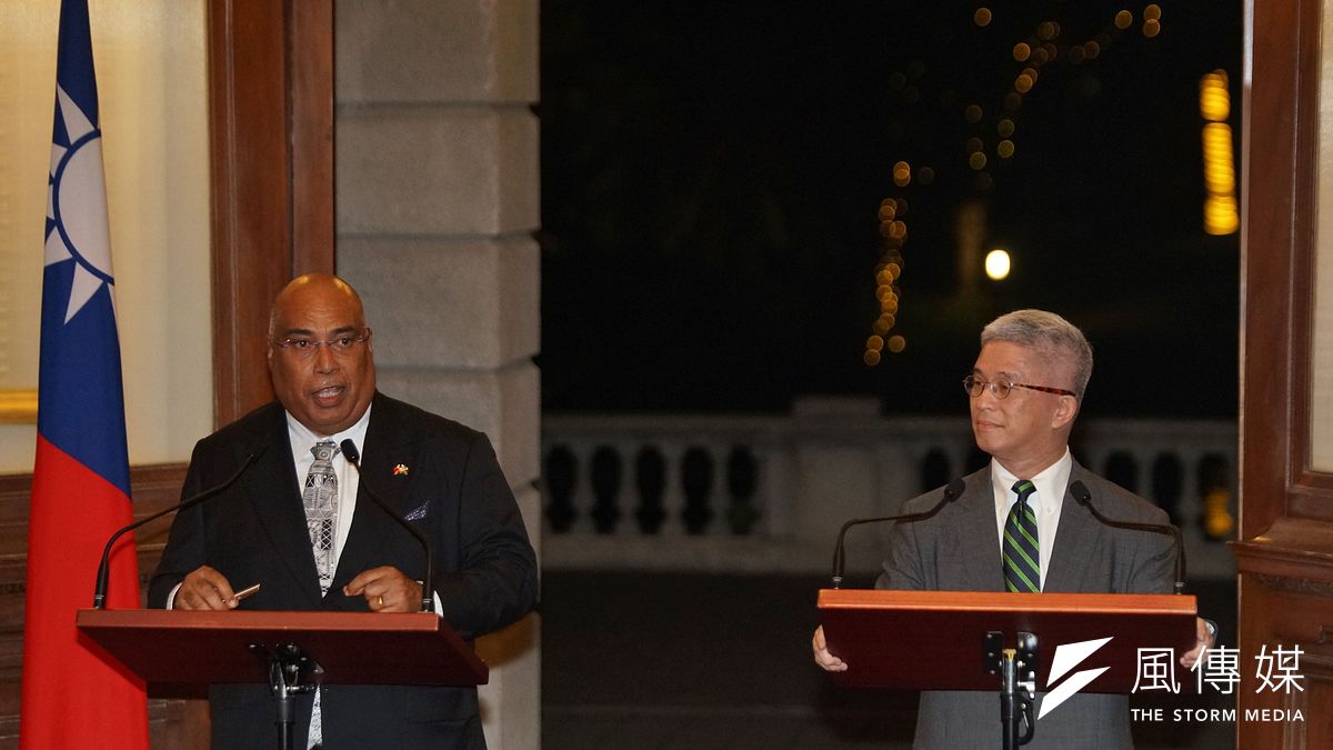 索羅門外交次長貝克(Collin David Beck)、我國外交部次長徐斯儉9日接受媒體聯訪。(盧逸峰攝) 索羅門外交次長貝克(Collin David Beck)、我國外交部次長徐斯儉9日接受媒體聯訪。(盧逸峰攝)