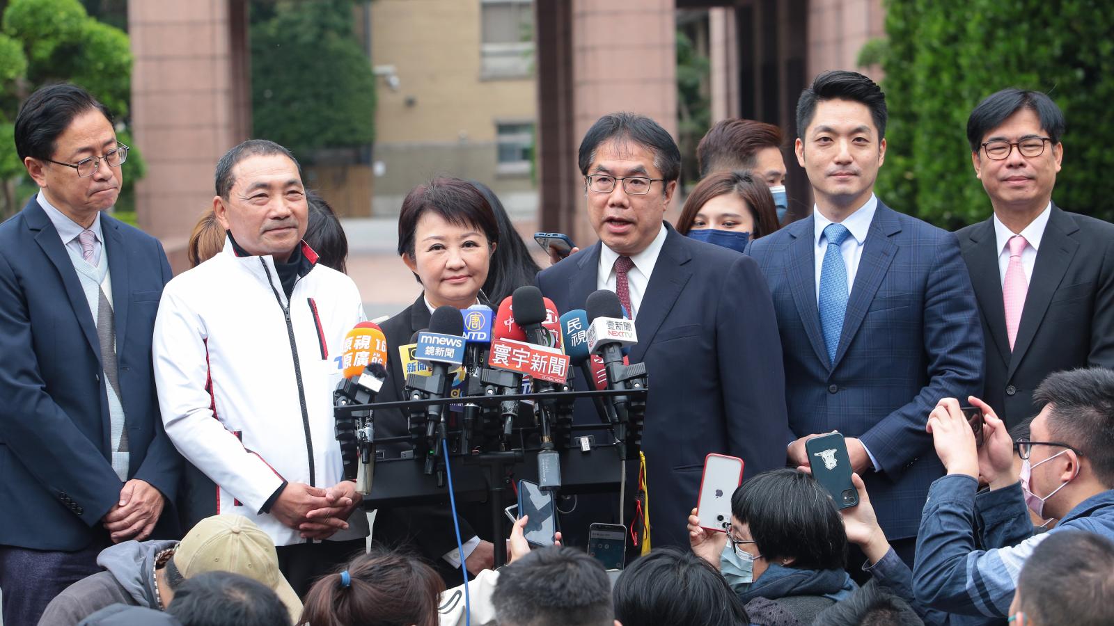 天下民調》蔣萬安、陳其邁都輸了!施政滿意度第一的首長是「他」 吊車尾部隊也曝光
