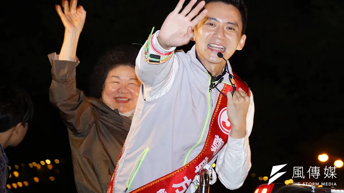 綠營鄭朝方(前)歷經新竹縣長選舉,具即戰力,加上出生竹東鎮,擁客家血統,若投入第二選區競選立委,藍營選情未必樂觀。(資料照,盧逸峰攝) 綠營鄭朝方(前)歷經新竹縣長選舉,具即戰力,加上出生竹東鎮,擁客家血統,若投入第二選區競選立委,藍營選情未必樂觀。(資料照,盧逸峰攝)