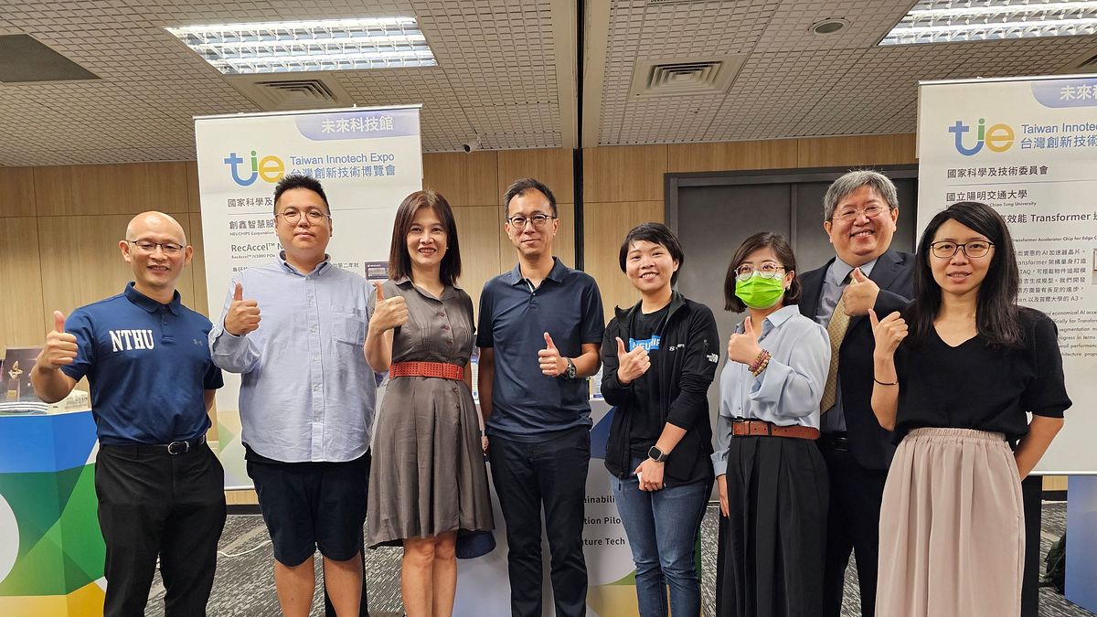 國科會產學處許增如處長與未來科技館亮點技術團隊合影。(圖/國科會提供) 國科會產學處許增如處長與未來科技館亮點技術團隊合影。(圖/國科會提供)