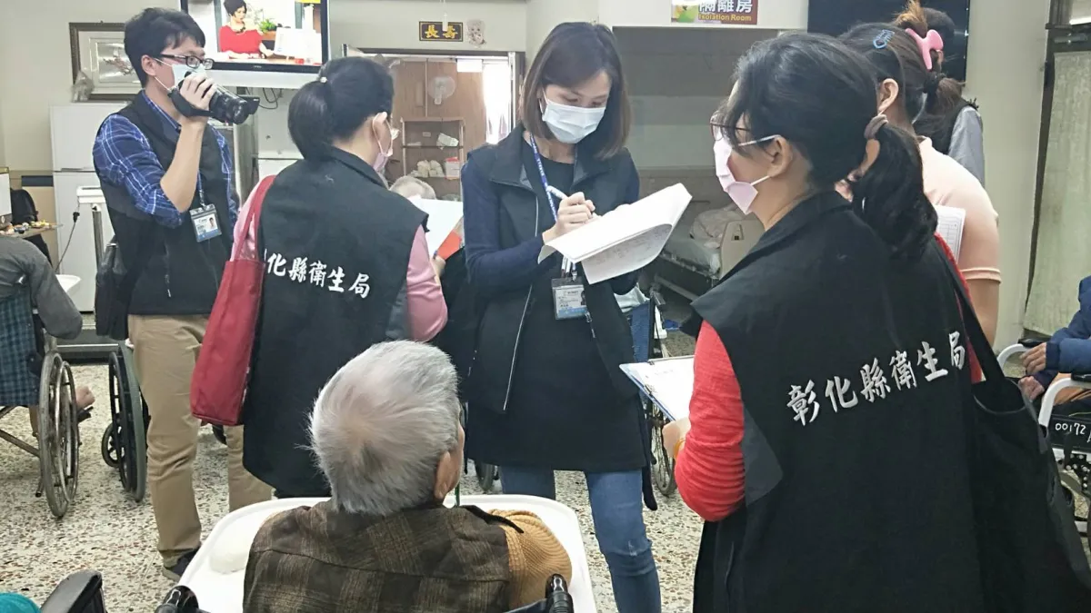 彰化縣衛生局查獲2家住宿式長照機構超收及隱匿住民重大違規,將依傳染病防治法重罰。(圖/彰化縣政府提供)
