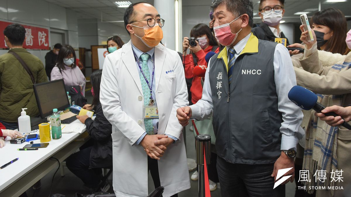 衛福部長陳時中視察台北車站大廳疫苗施打站。(顏麟宇攝) 衛福部長陳時中視察台北車站大廳疫苗施打站。(顏麟宇攝)