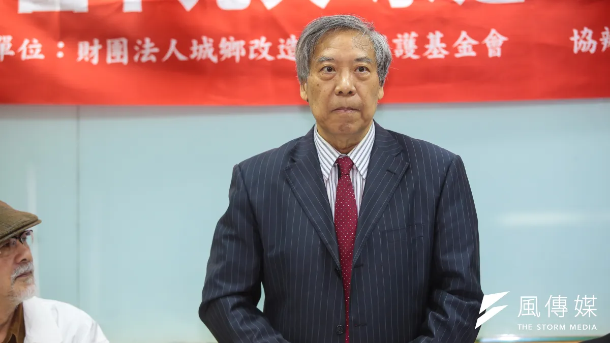 前海基會副董事長張俊宏25日召開記者會,出席的政大教授趙國材卻一直「語出驚人」,說怎麼能讓「泰國妹」進來開放免簽,因為他們都沒購買力,期待他們有能力買台灣糕餅是妄想。(顏麟宇攝)