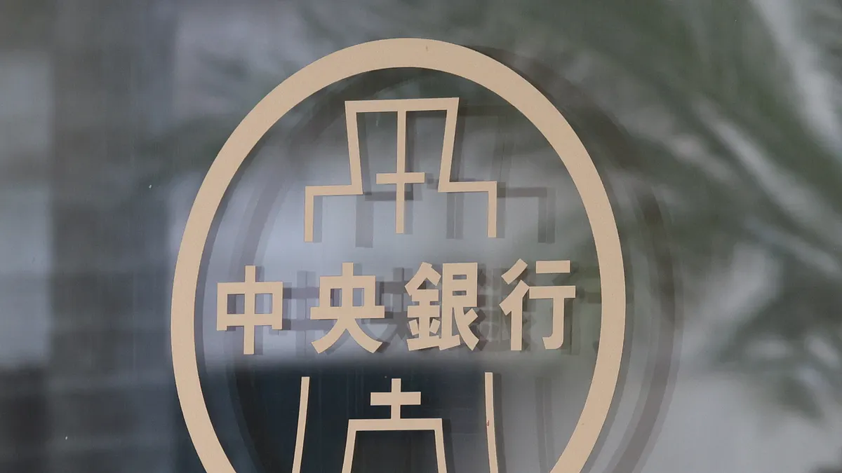 作者認為,與其嚴打融資租賃業,不如扎實的推動金融教育,把選擇權還給消費者,讓大眾為自己的選擇負責。(資料照,柯承惠攝) 作者認為,與其嚴打融資租賃業,不如扎實的推動金融教育,把選擇權還給消費者,讓大眾為自己的選擇負責。(資料照,柯承惠攝)