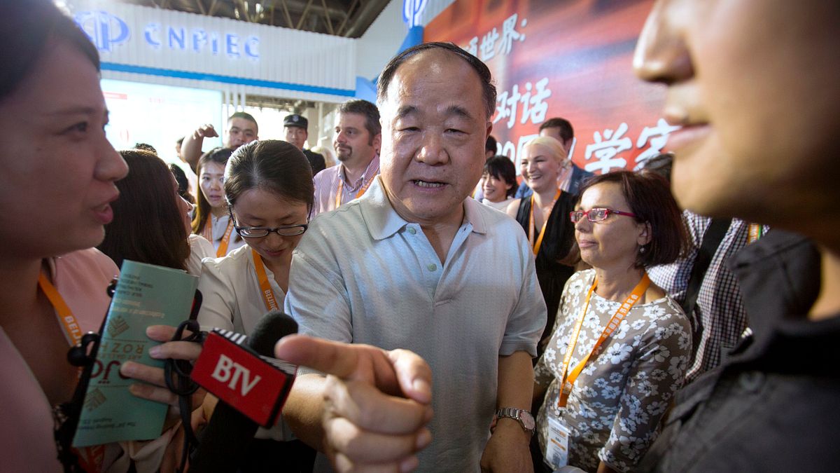 諾貝爾文學獎得主莫言現身2017年北京國際圖書博覽會。(美聯社) 諾貝爾文學獎得主莫言現身2017年北京國際圖書博覽會。(美聯社)