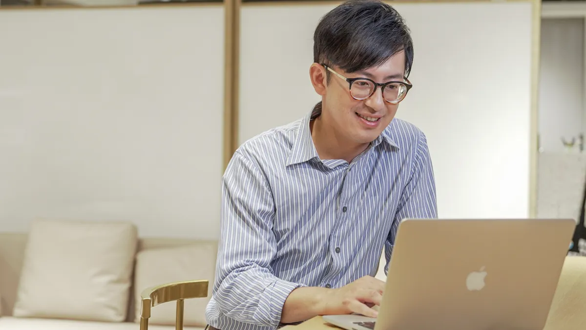 現任新北市安溪國中老師吳俊叡從成大工業設計畢業後發現,厲害的設計作品是為了改變人類的生活,但其實教育才能真正為人類帶來改變,便毅然決然投入教職工作。