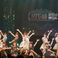 STU48は10月18日、広島で全国ツアー「STU48 Live Tour 2026」の最終公演を開催。結成10周年記念特設サイトの公開に加え、12月27日の追加公演と2027年3月のリバイバル公演開催を発表した。(株式会社STU提供/©STU) STU48は10月18日、広島で全国ツアー「STU48 Live Tour 2026」の最終公演を開催。結成10周年記念特設サイトの公開に加え、12月27日の追加公演と2027年3月のリバイバル公演開催を発表した。(株式会社STU提供/©STU)