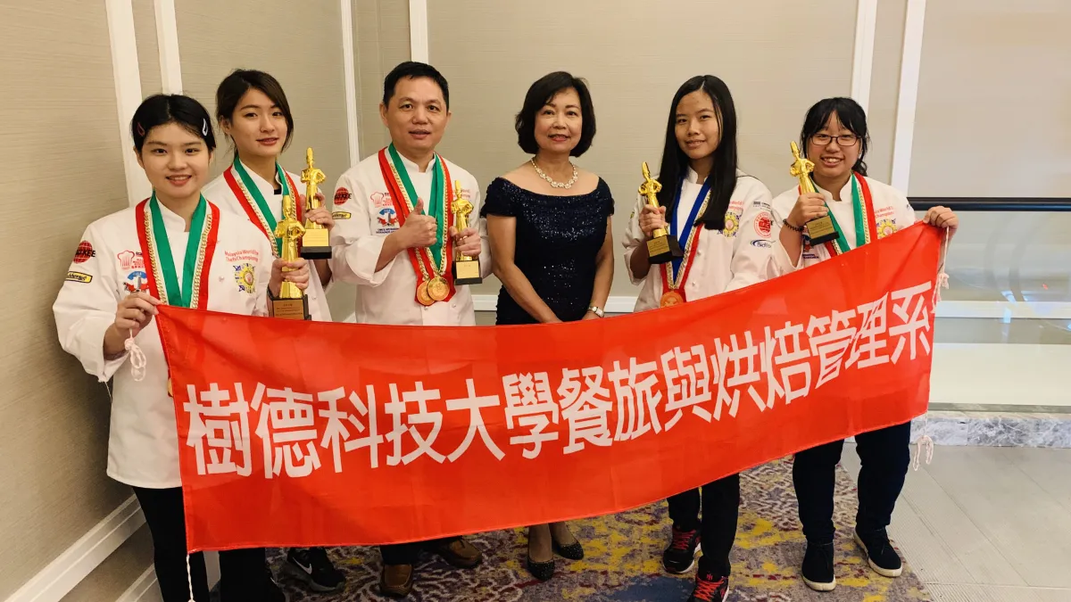 「2019馬來西亞世界名廚精英賽」日前於吉隆坡萬豪酒店登場,樹德科大餐旅與烘焙管理系林宥君老師率領的團隊獲5特金1金佳績。(圖/樹德科技大學提供)