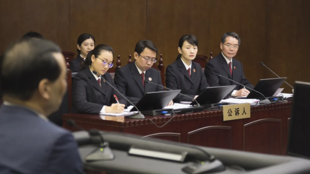 吳小暉的詐騙侵佔案28日在上海開庭。