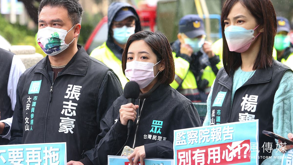 監院日前提出調查報告,指台北市政府輕忽北農疫情,民眾黨台北市議員參選人黃瀞瑩(中)17日召開「監察院淪政治打手,中央辦事不力甩鍋地方」記者會。(資料照片,顏麟宇攝) 監院日前提出調查報告,指台北市政府輕忽北農疫情,民眾黨台北市議員參選人黃瀞瑩(中)17日召開「監察院淪政治打手,中央辦事不力甩鍋地方」記者會。(資料照片,顏麟宇攝)