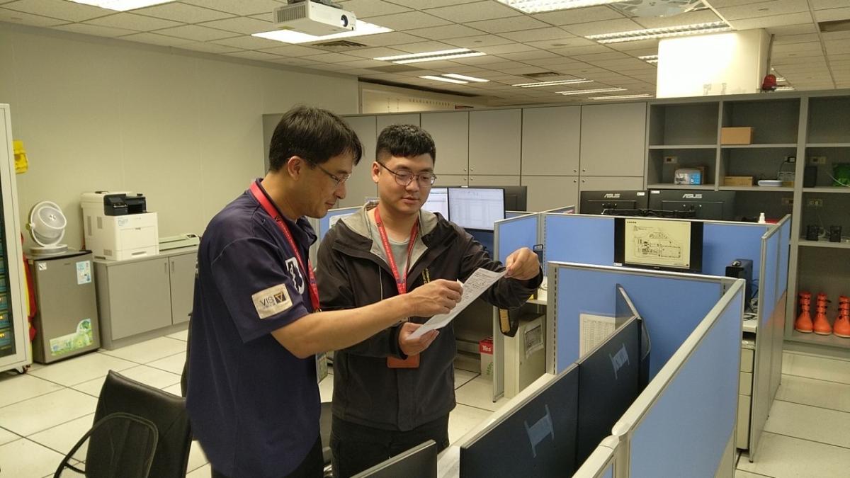 畢業怕迷茫?勞動部「青年就業旗艦計畫」一對一做中學,零經驗文科生成功卡位半導體廠