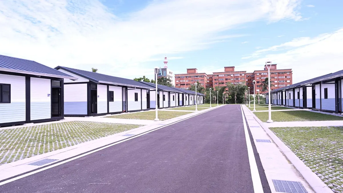 花蓮縣政府與紅十字會合作興建的30戶「組合屋」,預計於11月8日開放看屋。(圖/花蓮縣政府提供)