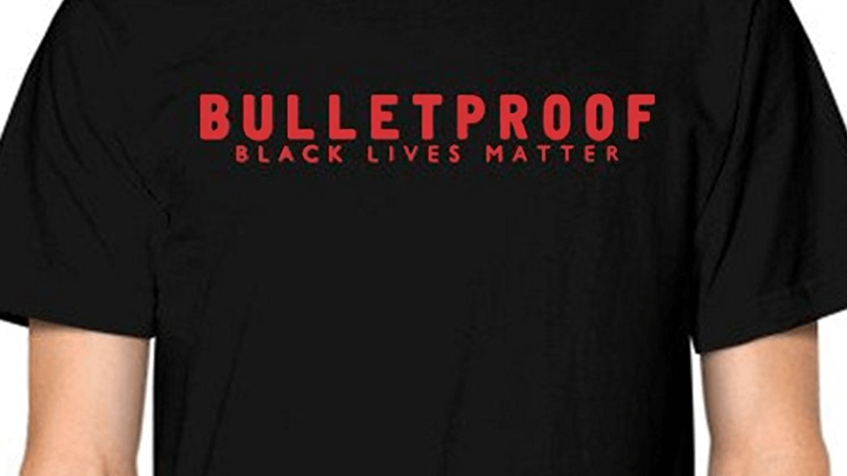 美國最大警察組織「警察兄弟會」要求亞馬遜和沃爾瑪停止販售帶有爭議字句的上衣(翻攝Amazon) 美國最大警察組織「警察兄弟會」要求亞馬遜和沃爾瑪停止販售帶有爭議字句的上衣(翻攝Amazon)