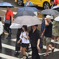 明日(9日)から土曜日(12日)まで、台湾各地は依然として暑く、中南部では早朝から午前中にかけて局地的な短時間のにわか雨があり、午後には対流雲が急速に発達し、しばしば強い雷雨を伴う。(資料写真/柯承惠撮影) 明日(9日)から土曜日(12日)まで、台湾各地は依然として暑く、中南部では早朝から午前中にかけて局地的な短時間のにわか雨があり、午後には対流雲が急速に発達し、しばしば強い雷雨を伴う。(資料写真/柯承惠撮影)