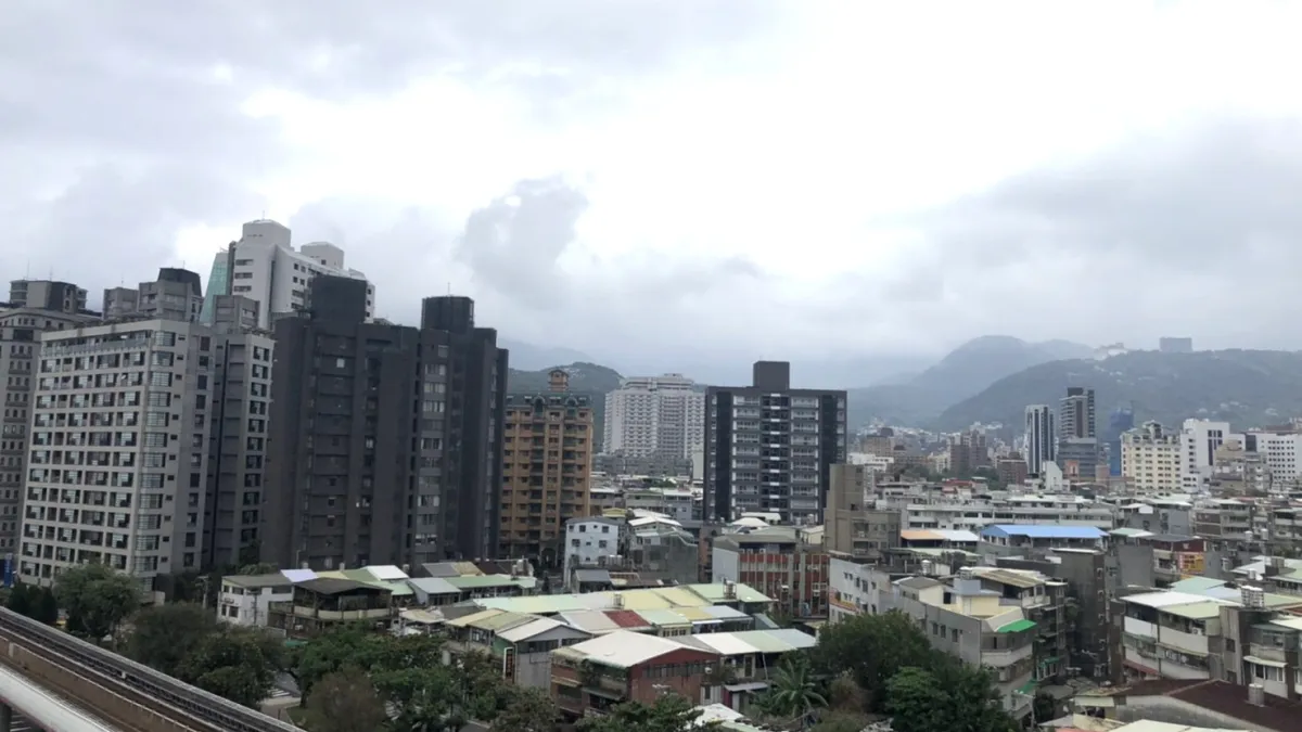 房市如遭遇重大政策改變,往往牽一髮動全身,影響每個交易環節。