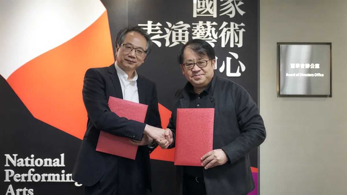 國家交響樂團(NSO)音樂總監呂紹嘉(左)任期將於7月底到期,為利NSO正常運作,國表藝董事長朱宗慶(右)代表遴委會、董事會,商請呂紹嘉繼續協助NSO。(國表藝提供)