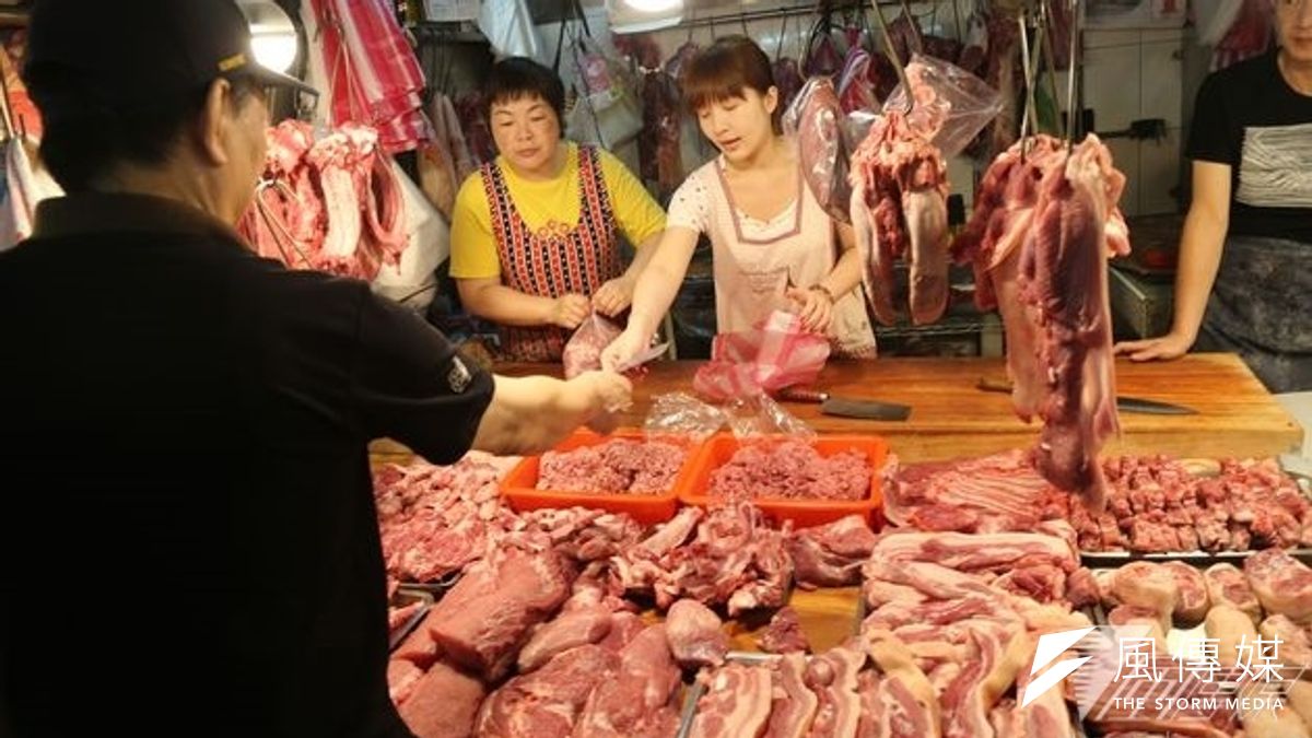 今年食物上漲幅度大,促成這次的基本工資調漲,但台灣的低薪問題仍無解。(吳逸驊攝) 今年食物上漲幅度大,促成這次的基本工資調漲,但台灣的低薪問題仍無解。(吳逸驊攝)