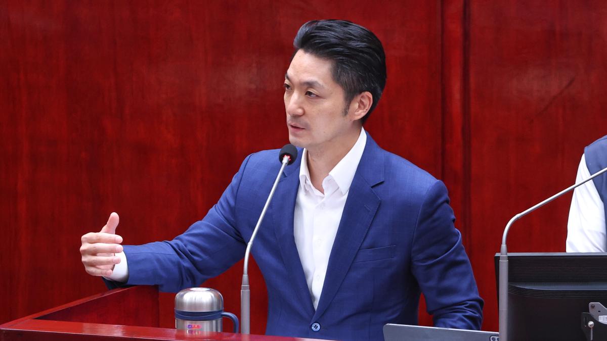 蔣萬安被諷「讀稿機」 殷瑋翻出這些綠大咖看稿紀錄反酸:找到「台讀黨綱」了