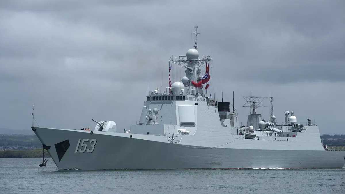解放軍052C型驅逐艦(旅洋II級)。圖為西安艦。(維基百科)