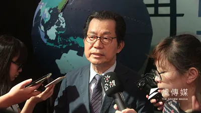 外界質疑台灣可能變成塑膠垃圾王國,環保署長李應元說,除特殊產業需求外,環保署原則上就是禁止。(陳韡誌攝)