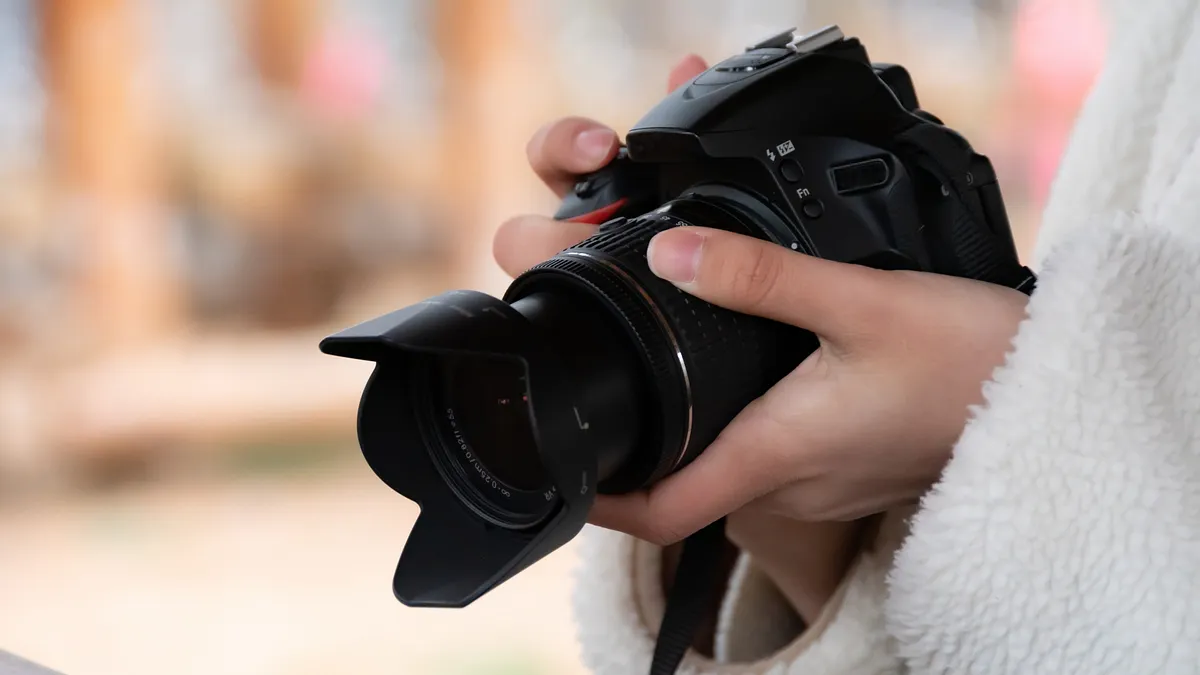 Nikon ZR自九月開放預購後,「訂單量大到首批到貨很快就見底」,是目前日本最熱銷的相機。(示意圖/取自photo-ac) Nikon ZR自九月開放預購後,「訂單量大到首批到貨很快就見底」,是目前日本最熱銷的相機。(示意圖/取自photo-ac)