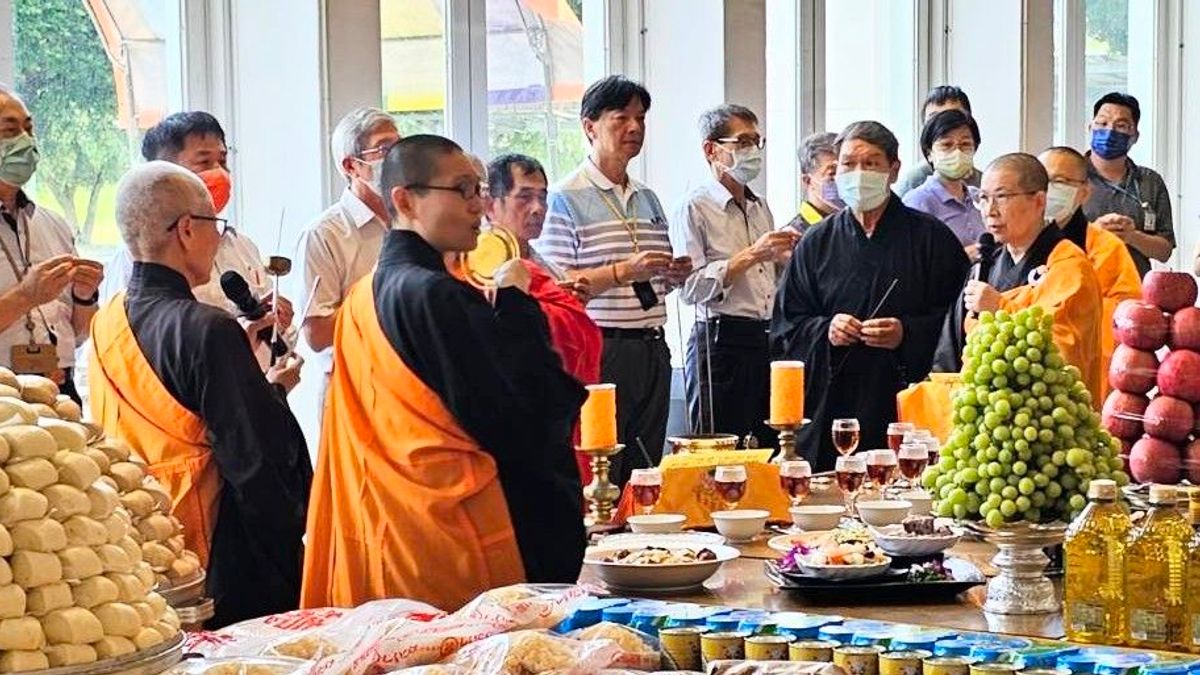 台灣中油公司煉製事業部暨高雄煉油廠,舉行中元普渡「祈安法會」。(圖/中油提供) 台灣中油公司煉製事業部暨高雄煉油廠,舉行中元普渡「祈安法會」。(圖/中油提供)