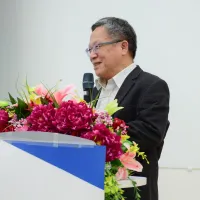 台湾・中原大学量子情報センター主任の張慶瑞氏は企業に対し、現在最も避けるべきは「量子技術の到来を待つこと」ではなく、Q-Dayが既存のセキュリティ体制に与える衝撃を過小評価することだと注意喚起している。(資料写真、中原大学公式サイトより) 台湾・中原大学量子情報センター主任の張慶瑞氏は企業に対し、現在最も避けるべきは「量子技術の到来を待つこと」ではなく、Q-Dayが既存のセキュリティ体制に与える衝撃を過小評価することだと注意喚起している。(資料写真、中原大学公式サイトより)