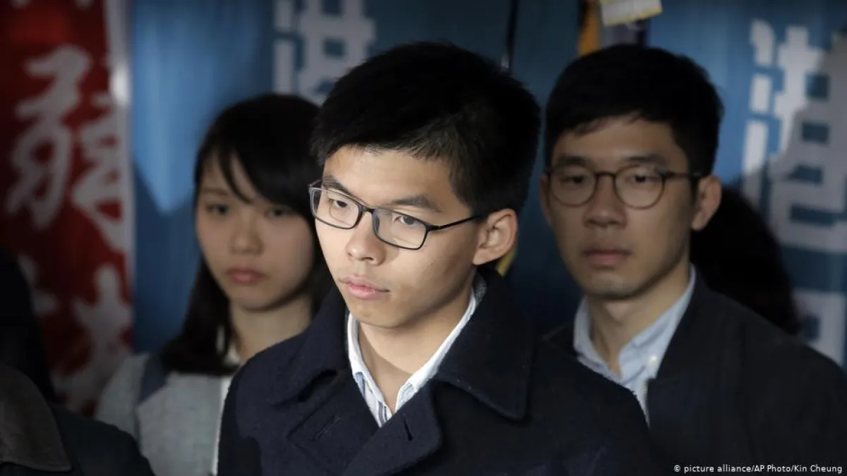 香港學生領袖黃之鋒16日雖獲減刑,但須立即入獄。(DW)