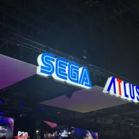 セガ・アトラスは「東京ゲームショウ2026」に過去最大級の規模で出展し、新作タイトルの試遊や豪華ゲストによるステージイベントを通じて、初日から多くの来場者を魅了した。(黃信維撮影/株式会社セガ提供) セガ・アトラスは「東京ゲームショウ2026」に過去最大級の規模で出展し、新作タイトルの試遊や豪華ゲストによるステージイベントを通じて、初日から多くの来場者を魅了した。(黃信維撮影/株式会社セガ提供)