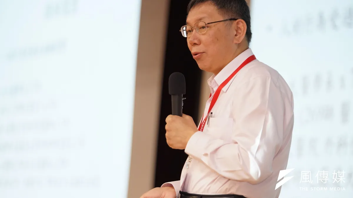 作者認為,是時勢打造了台北市長柯文哲,而非他創造了時勢;且柯也已摇身一變,由當年的清純素人模様,演變為熟練的投機政客。(資料照,盧逸峰攝)