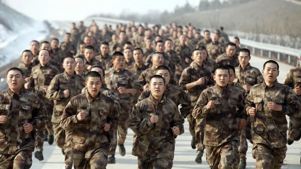 解放軍陸軍在黑龍江省某基地進行訓練(美聯社)