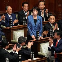 史上初の女性首相誕生。自民党総裁の高市早苗氏は21日の臨時国会の首相指名選挙で、衆院1回目投票で237票を獲得し第104代首相に選出。新内閣の布陣と今後の政策方針に注目が集まっている。(写真/AP通信) 史上初の女性首相誕生。自民党総裁の高市早苗氏は21日の臨時国会の首相指名選挙で、衆院1回目投票で237票を獲得し第104代首相に選出。新内閣の布陣と今後の政策方針に注目が集まっている。(写真/AP通信)