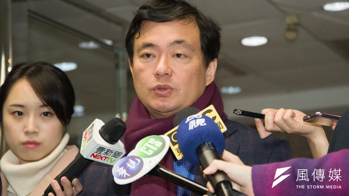 作者指出,民進黨秘書長洪耀福,不僅在宜蘭陷入綠營派系內鬥而縣政混亂之時,未曾關心或者介入,反而在確定提名陳歐珀後,公開對媒體放話說林姿妙連公文都不會看。(資料照,甘岱民攝)