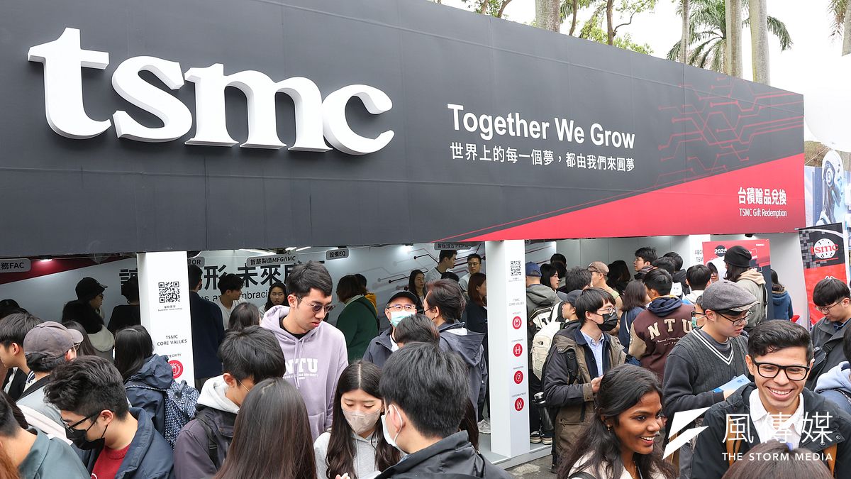 台大校園徵才博覽會,台積電攤位。(顏麟宇攝) 台大校園徵才博覽會,台積電攤位。(顏麟宇攝)