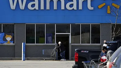實體店和電商的區隔,越來越不明顯。圖為美國實體零售巨頭沃爾瑪。(AP)