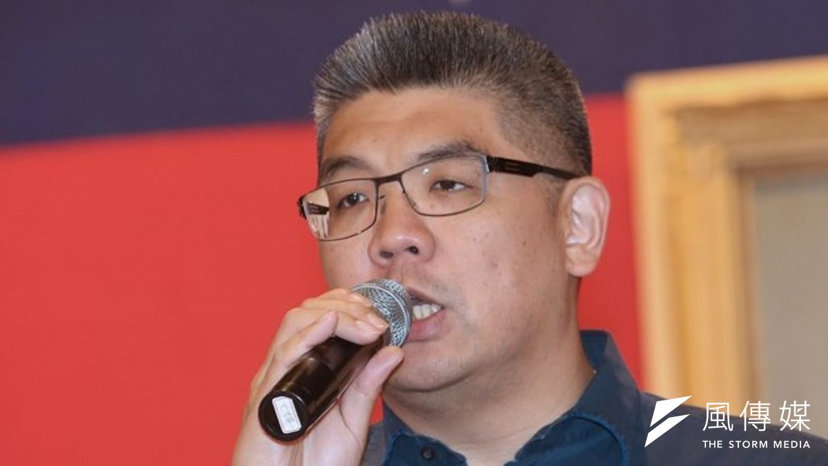 國民黨北市選情告急,21日晚間,上海台商協會會長葉惠德呼籲台商踴躍回台投票,並聲稱可取得機票優惠,遭賴中強批評,此舉已涉及賄選,並被民進黨市議員參選人按鈴申告。(資料照片,吳逸驊攝) 國民黨北市選情告急,21日晚間,上海台商協會會長葉惠德呼籲台商踴躍回台投票,並聲稱可取得機票優惠,遭賴中強批評,此舉已涉及賄選,並被民進黨市議員參選人按鈴申告。(資料照片,吳逸驊攝)