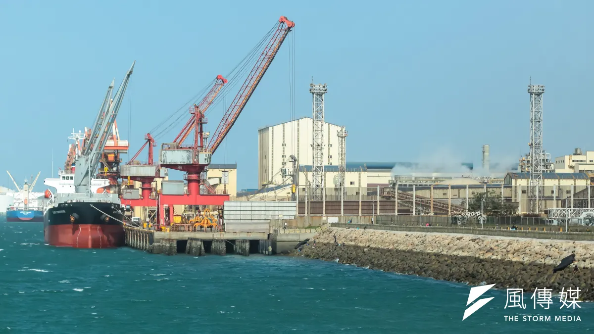 中油公司為穩定國內天然氣供應需求,將於北部地區興建第三座液化天然氣接收站。圖為台灣中油公司台中液化天然氣廠。(資料照,顏麟宇攝)