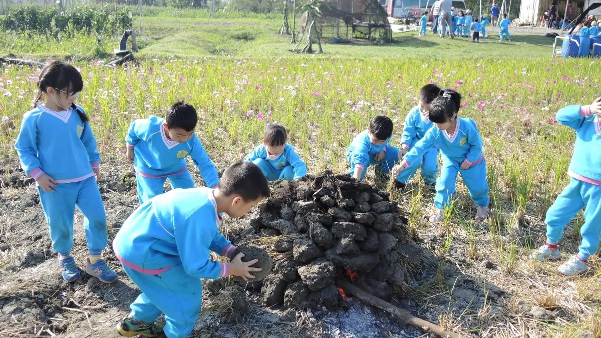 體驗傳統農家焢窯 幼兒園童玩好嗨