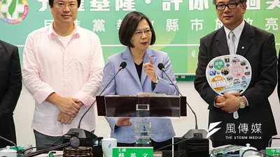 民進黨主席蔡英文在該黨中常會稱讚基隆市長林右昌三年多來的政績,她大概不知道基隆連車站公廁都搞不好。(顏麟宇攝)