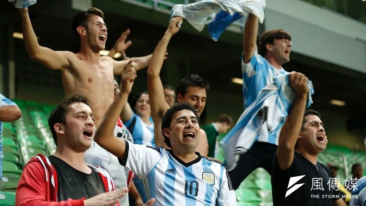 2014巴西世界盃台灣時間13日凌晨登場,全球足球迷引頸期盼。(美聯社) 2014巴西世界盃台灣時間13日凌晨登場,全球足球迷引頸期盼。(美聯社)