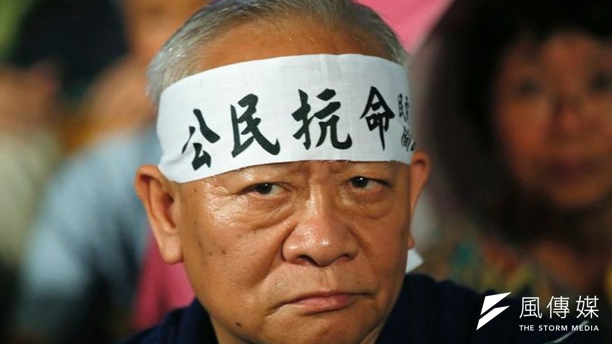 中國人大通過香港政改方案,封殺特首候選人的「公民提名」,令許多港人大感憤慨。(美聯社) 中國人大通過香港政改方案,封殺特首候選人的「公民提名」,令許多港人大感憤慨。(美聯社)