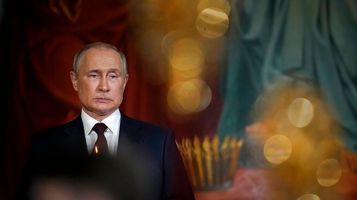 2022年4月24日,俄羅斯總統普京在莫斯科的基督救世主主教座堂參加東正教復活節彌撒。(美聯社) 2022年4月24日,俄羅斯總統普京在莫斯科的基督救世主主教座堂參加東正教復活節彌撒。(美聯社)