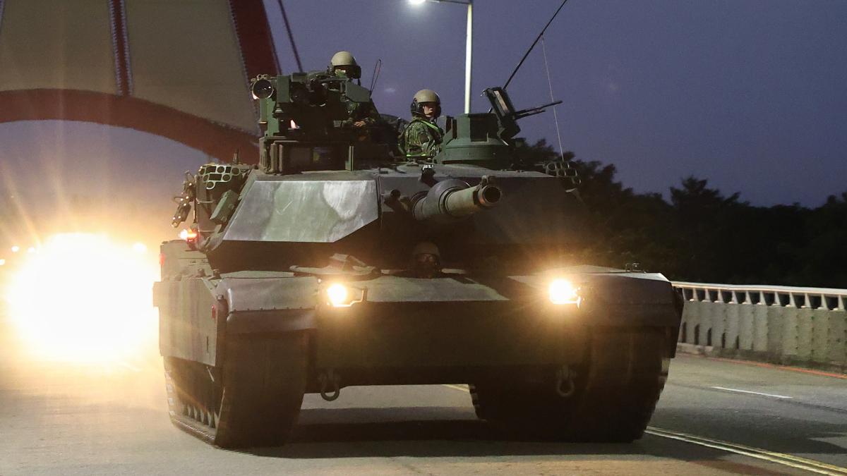 打破過重質疑!M1A2T戰備偵巡行經橋樑 陸軍強硬表態:不會造成影響