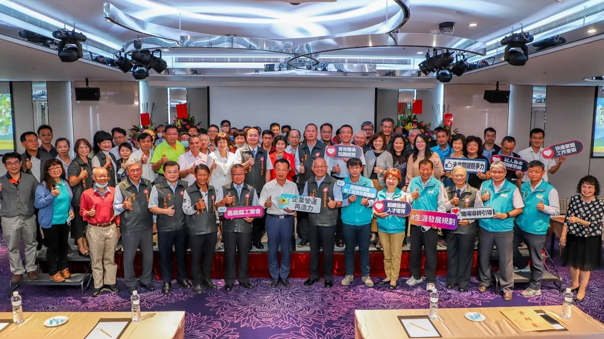 嘉義縣政府舉辦「頭家經營甘苦談~與縣長有約座談會」,深入討論產業發展未來性,建構政府與企業協力推動縣政的願景。(圖/嘉義縣政府勞工暨青年發展處提供)