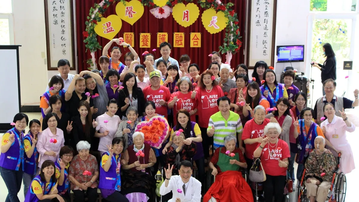 敏盛集團慶護師節 表揚院內模範員工及母親