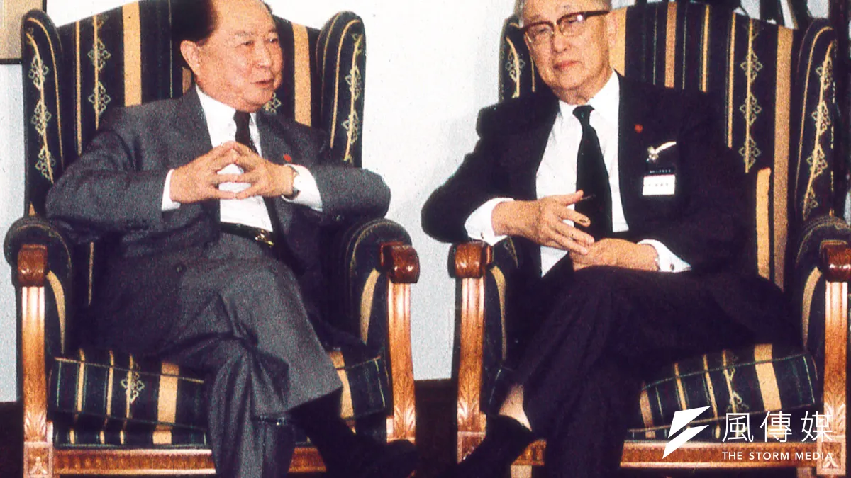 汪道涵(左)、辜振甫(右)兩老粉墨登場。1993年在新加坡演出大戲:兩岸44年來政府代表首度正式會談。(資料照,符鼎偉攝)