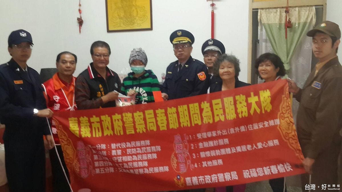 警長明星送暖 助弱勢過好年 警長明星送暖 助弱勢過好年